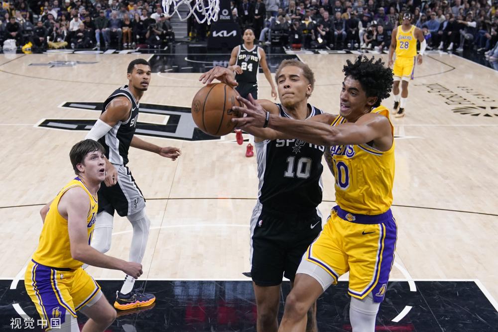 在足球圈中 在足球圈中