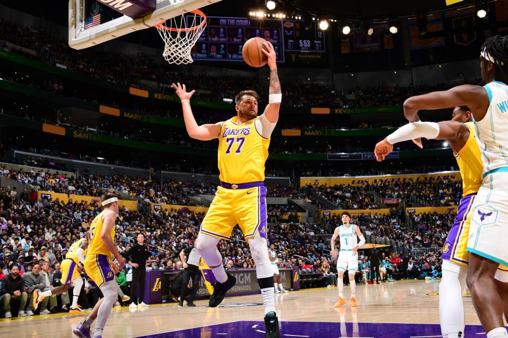 在攻防两端 在攻防两端